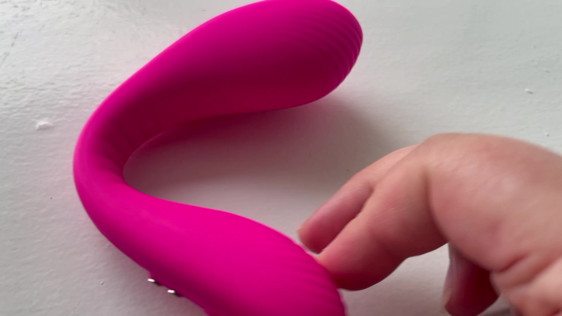 Lovense Dolce App Controlled Dual Clitoral and G-Spot Vibrator. Slide 2